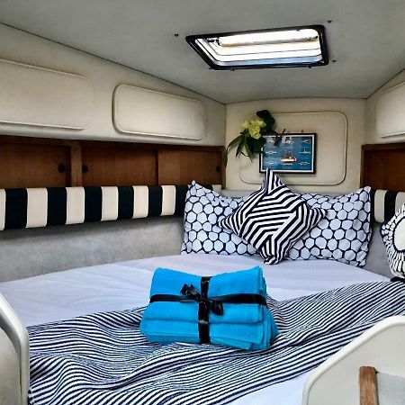 ホテル Yacht Experience Barcelona サン・アドリア・デ・ベソス エクステリア 写真