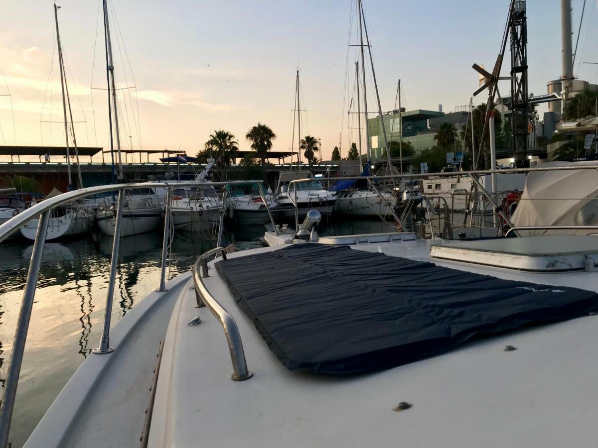 ホテル Yacht Experience Barcelona サン・アドリア・デ・ベソス エクステリア 写真