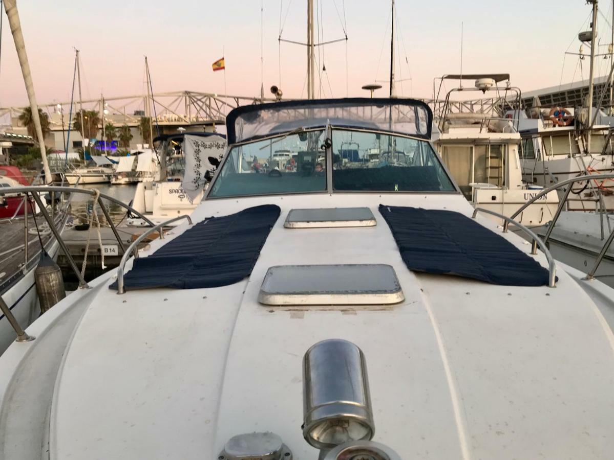 ホテル Yacht Experience Barcelona サン・アドリア・デ・ベソス エクステリア 写真