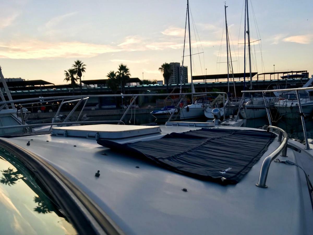 ホテル Yacht Experience Barcelona サン・アドリア・デ・ベソス エクステリア 写真