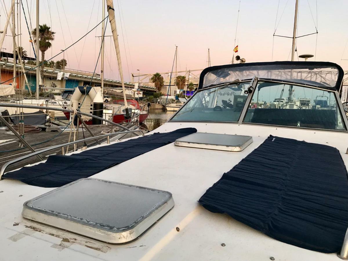 ホテル Yacht Experience Barcelona サン・アドリア・デ・ベソス エクステリア 写真