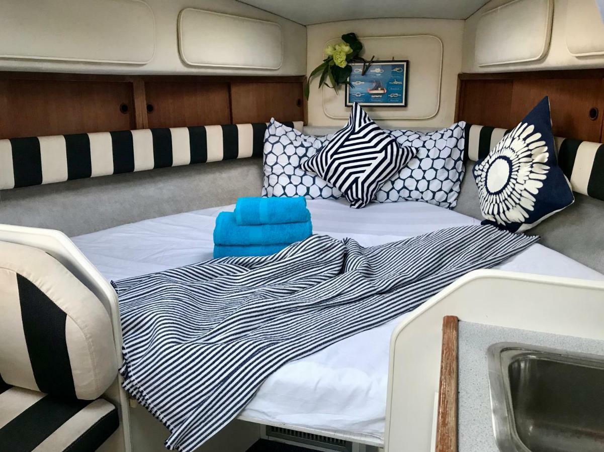 ホテル Yacht Experience Barcelona サン・アドリア・デ・ベソス エクステリア 写真