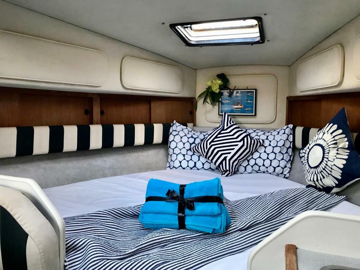 ホテル Yacht Experience Barcelona サン・アドリア・デ・ベソス エクステリア 写真