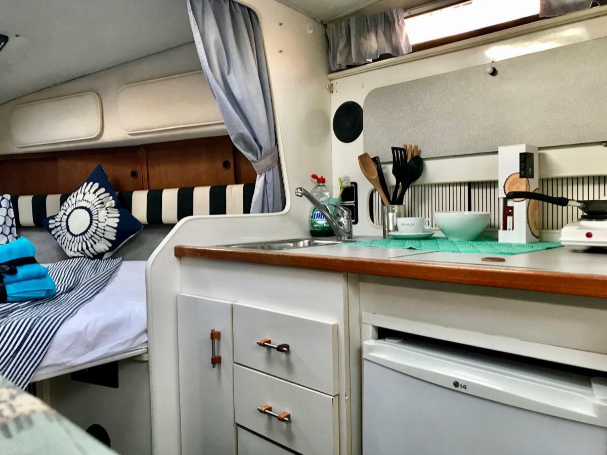 ホテル Yacht Experience Barcelona サン・アドリア・デ・ベソス エクステリア 写真