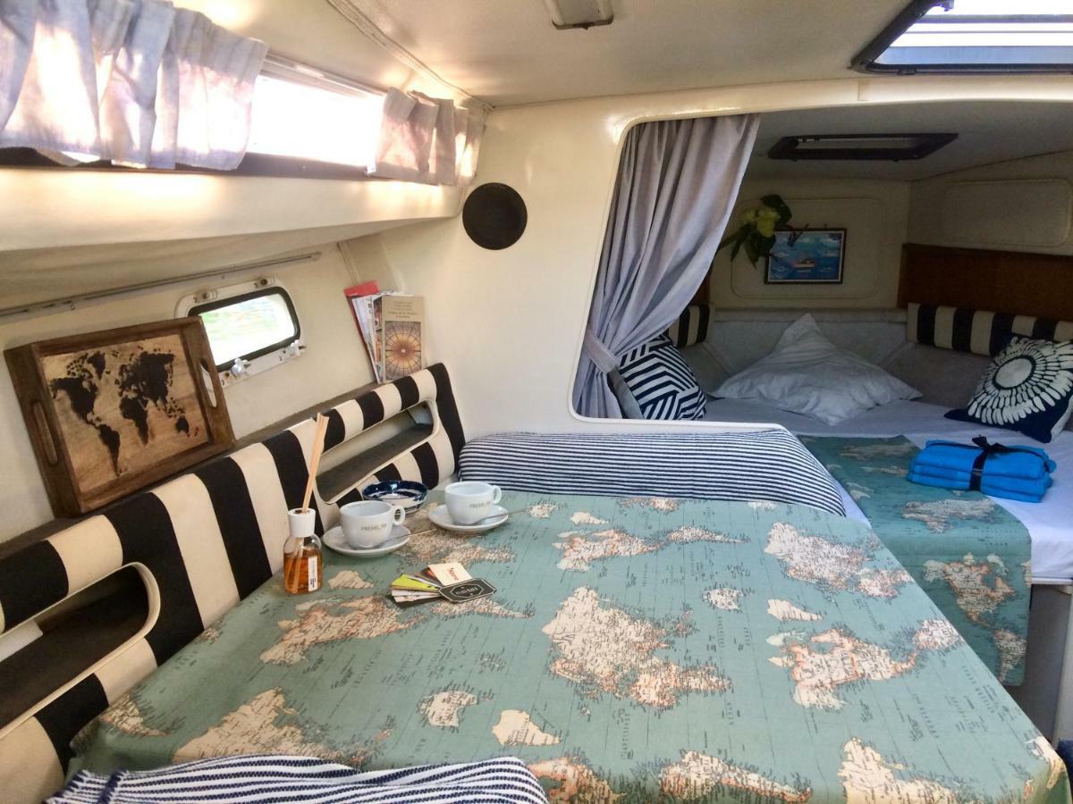 ホテル Yacht Experience Barcelona サン・アドリア・デ・ベソス エクステリア 写真