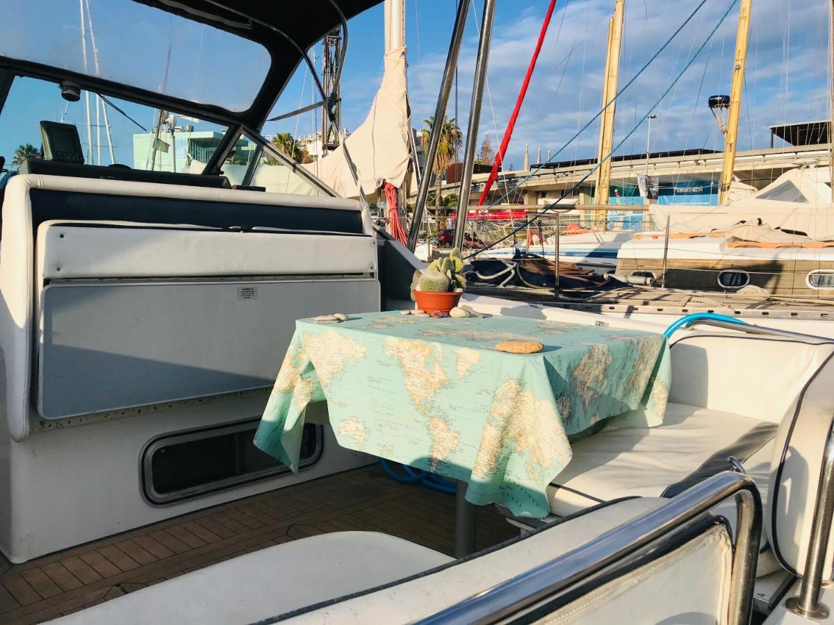 ホテル Yacht Experience Barcelona サン・アドリア・デ・ベソス エクステリア 写真